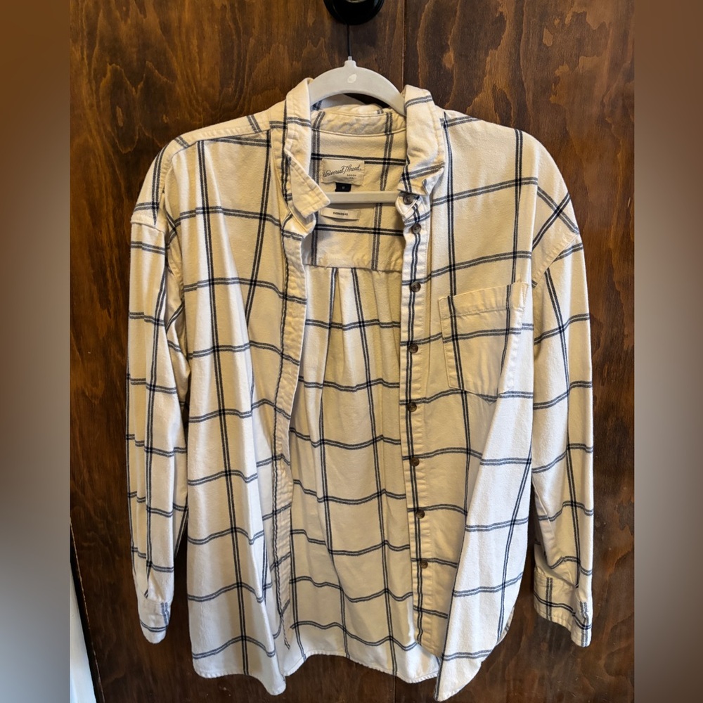 Universal Threads button up top